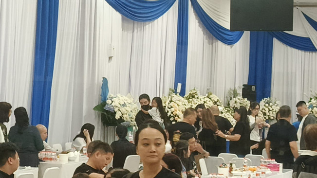 Sejumlah pelayat terus berdatangan ke rumah duka ayah Sarwenda (22/7) [Selvianus Kopong Basar]